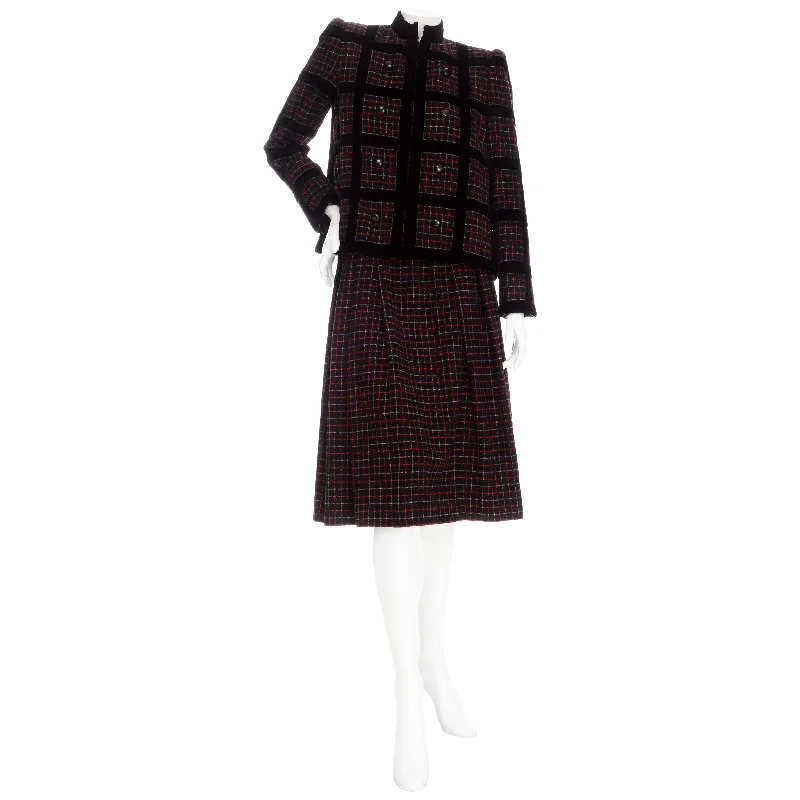 1982 Haute Couture Black and Red Wool Checkered Two-Piece Skirt and Jacket Suit Tailored Jacket Straight Jacket A-Line Jacket 1982 Haute Couture Black and Red Wool Checkered Two-Piece Skirt and Jacket Suit Tailored Jacket Straight Jacket A-Line Jacket